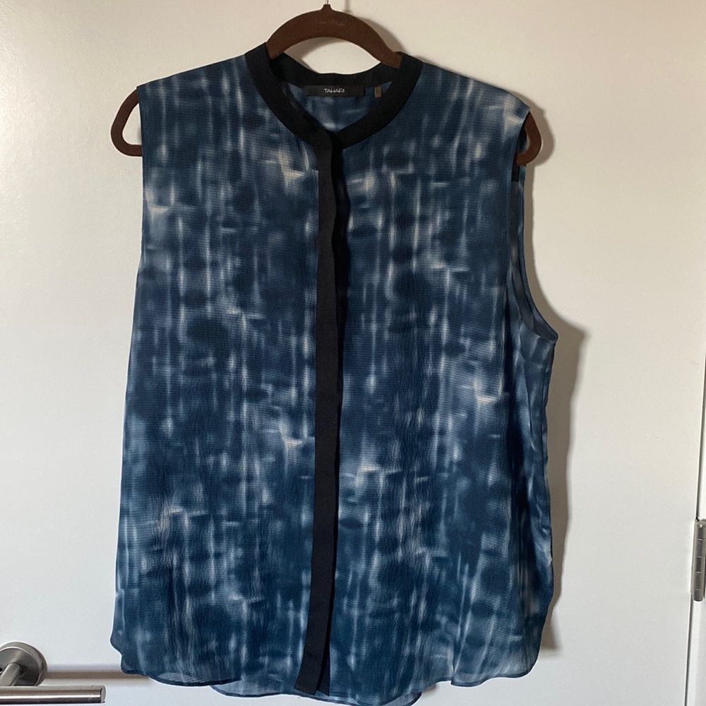 Tahari top